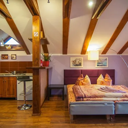 Elena ホームステイ シクラルスカ・ポレンバ