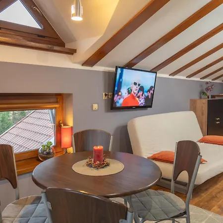 Elena ホームステイ シクラルスカ・ポレンバ